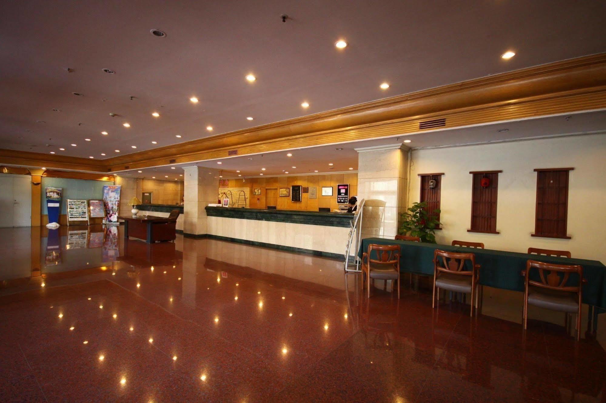 Hampton By Hilton Dalian Zhongshan Екстер'єр фото