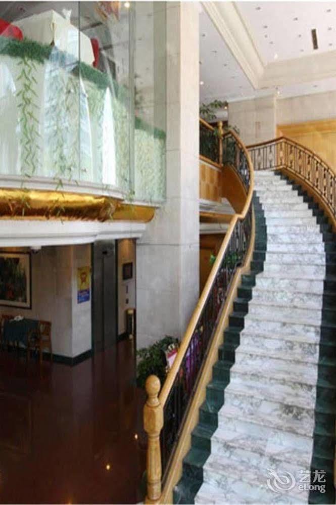 Hampton By Hilton Dalian Zhongshan Екстер'єр фото